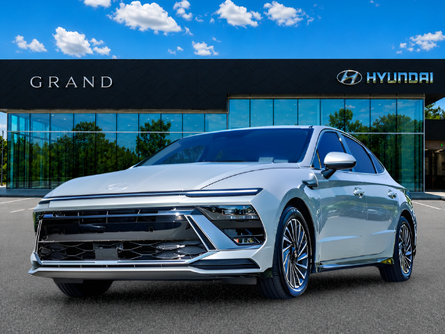 Certified 2025 Hyundai Sonata SEL FWD image 2
