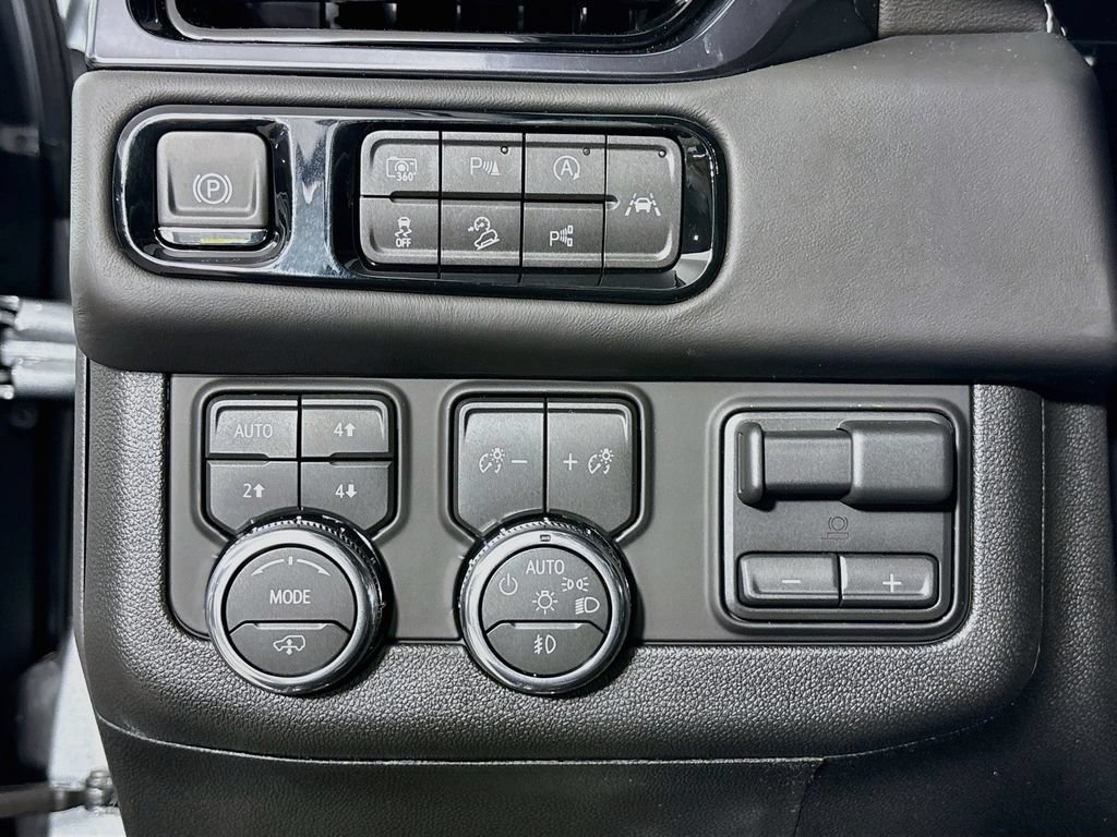 New 2026 GMC Yukon AT4 Ultimate AWD/4WD image 10