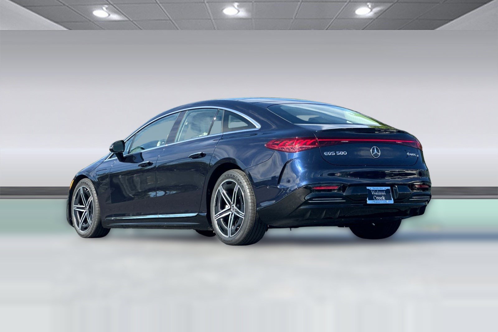 Used 2023 Mercedes-Benz EQS 580 4MATIC Sedan image 3