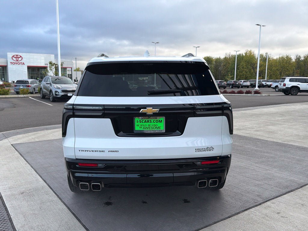 Used 2025 Chevrolet Traverse High Country AWD/4WD image 7