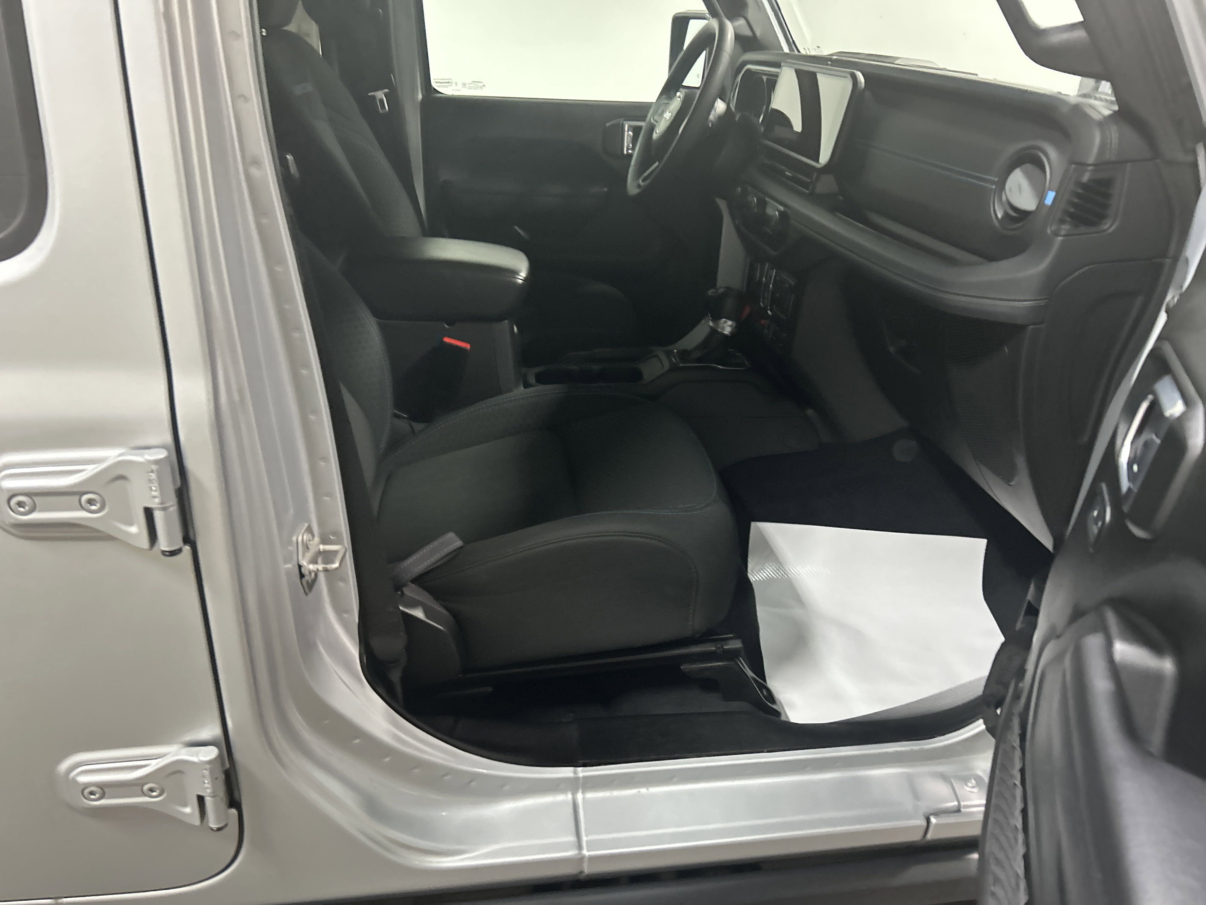 Used 2024 Jeep Wrangler Unlimited Rubicon 4xe image 30