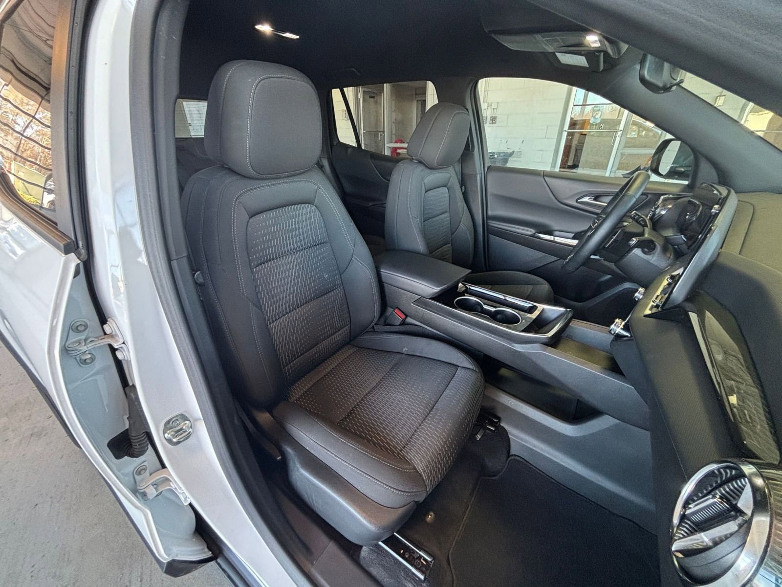 Used 2025 Chevrolet Equinox LT image 37