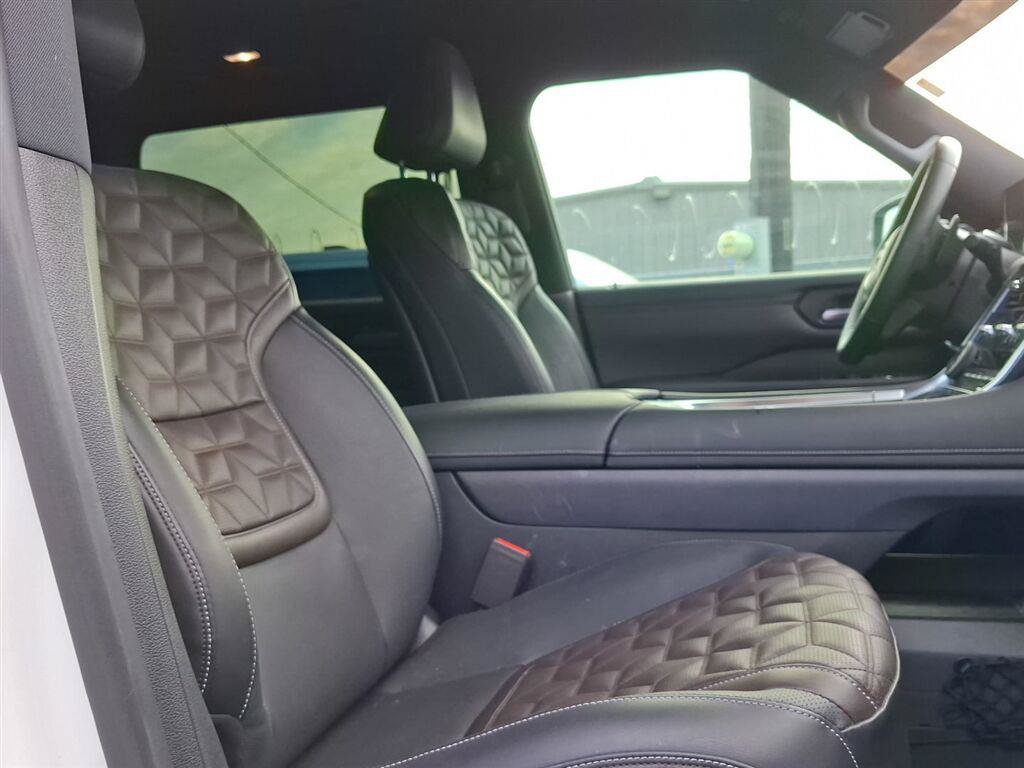 Used 2025 Nissan Armada Platinum w/ Convenience Package RWD image 31