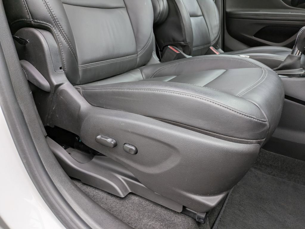 Used 2019 Buick Encore Essence w/ Experience Buick Package image 27