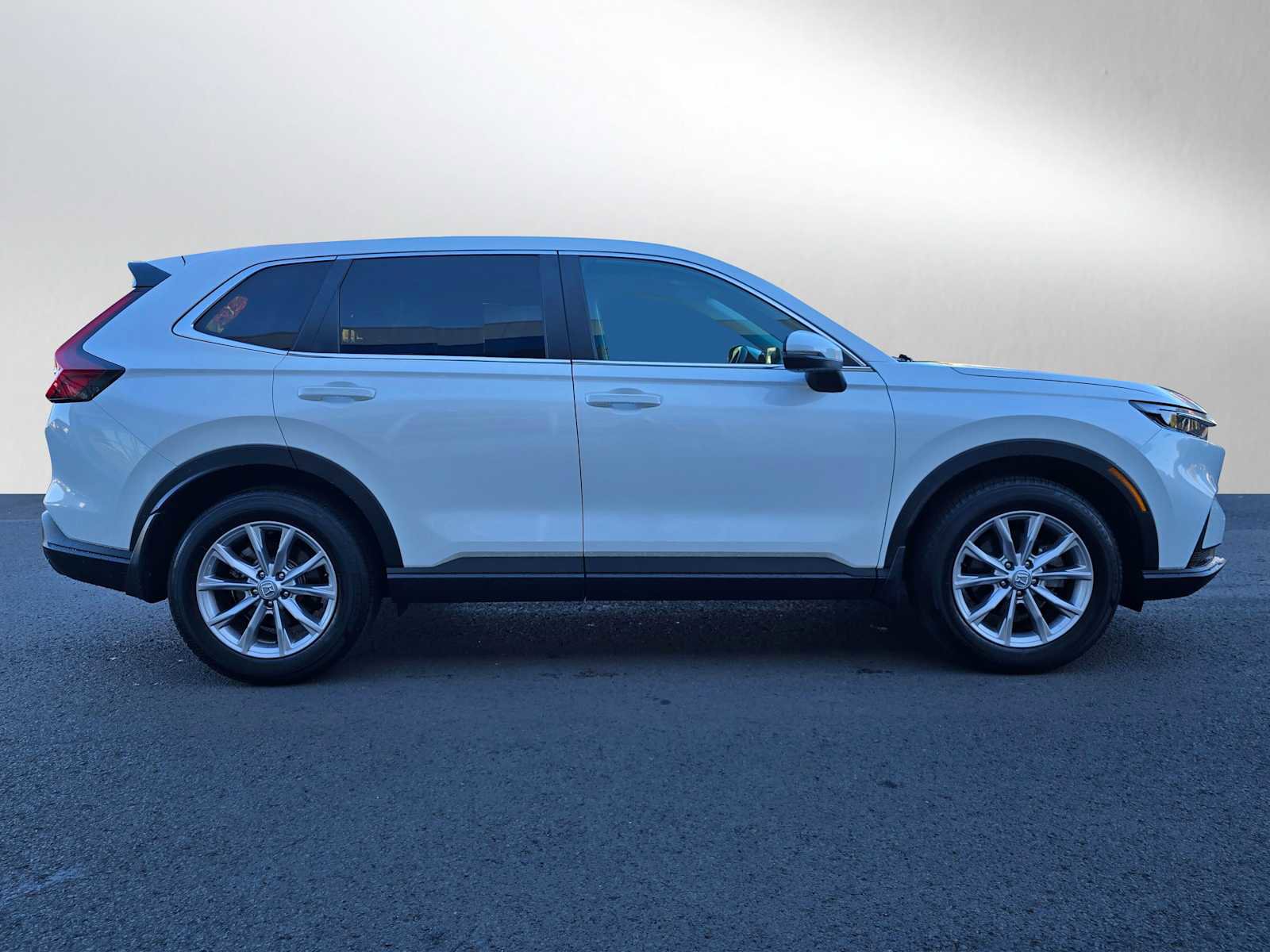 Used 2024 Honda CR-V EX image 2