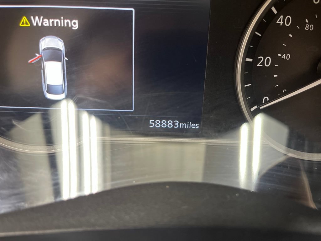 Used 2024 Nissan Versa SR FWD image 18