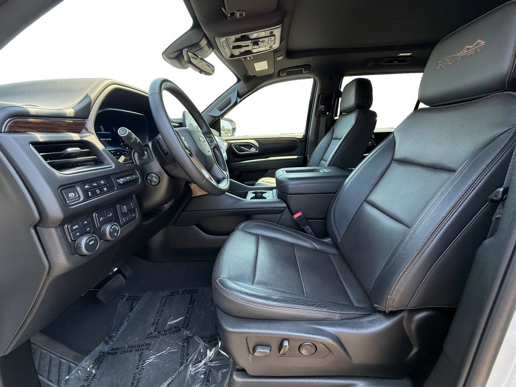 Used 2024 Chevrolet Suburban High Country w/ Premium Package AWD/4WD image 9
