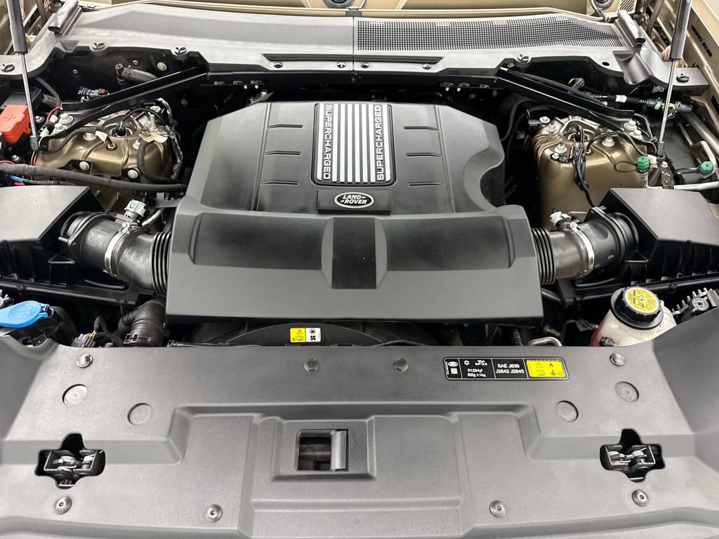 Certified 2024 Land Rover Defender 110 SE image 28