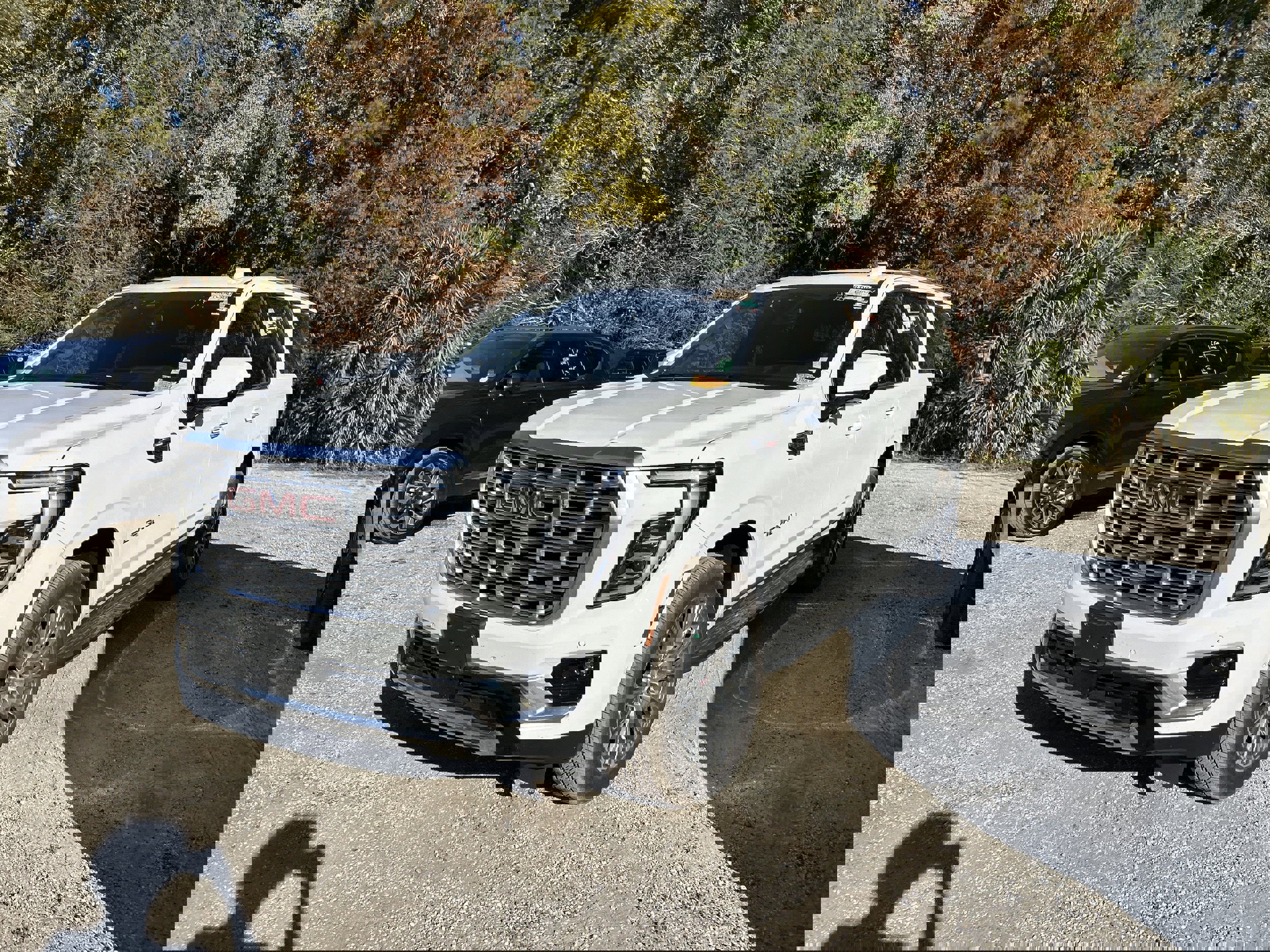 Used 2025 GMC Yukon XL Denali image 1