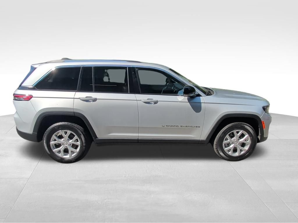 Used 2023 Jeep Grand Cherokee Limited AWD/4WD image 6