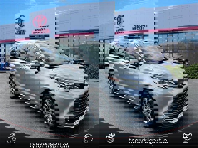Used 2023 Toyota Sienna Platinum image 7