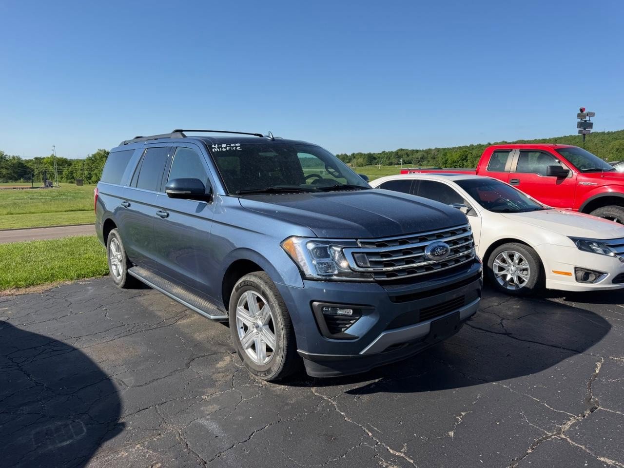 Used 2019 Ford Expedition Max XLT w/ Equipment Group 202A AWD/4WD image 2
