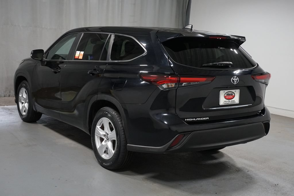 Certified 2024 Toyota Highlander LE FWD image 6