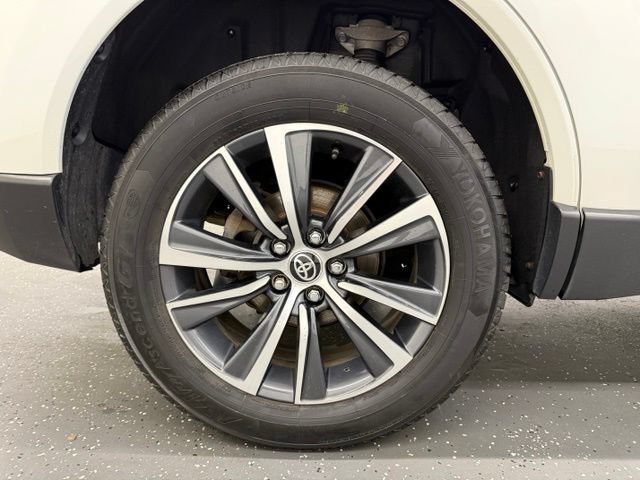 Certified 2021 Toyota Venza LE w/ Carpet Mat Package (TMS) AWD/4WD image 21