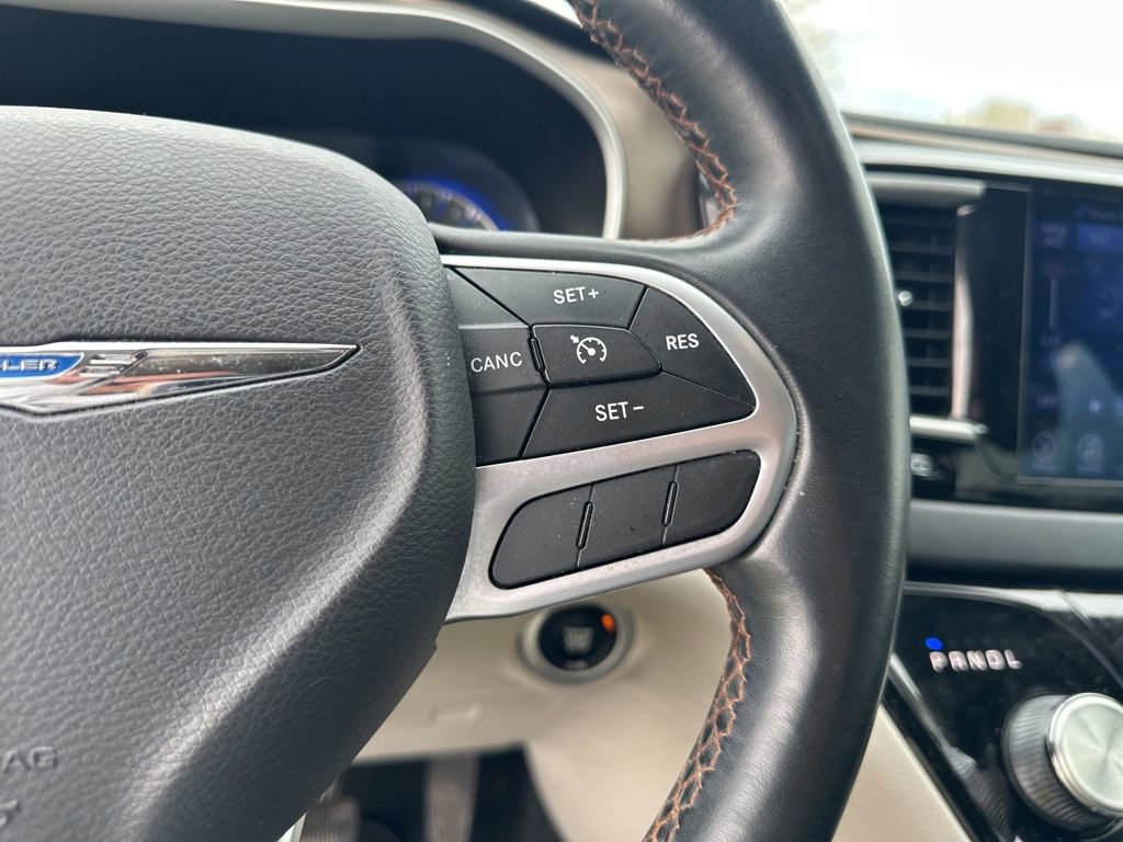 Used 2017 Chrysler Pacifica Touring-L image 20