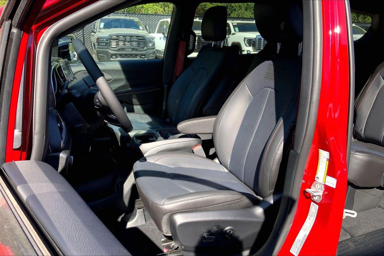 New 2027 Chrysler Pacifica Select FWD image 9