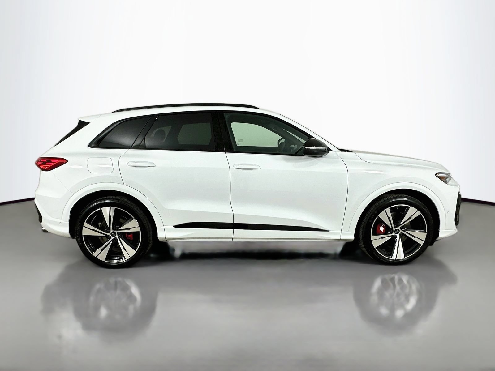 New 2026 Audi SQ5 Premium Plus AWD/4WD image 4