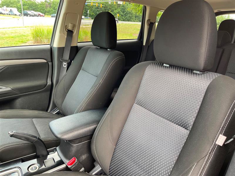 Used 2017 Mitsubishi Outlander ES AWD/4WD image 84