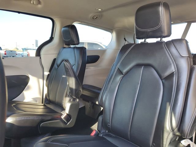 Used 2024 Chrysler Pacifica Touring-L image 27