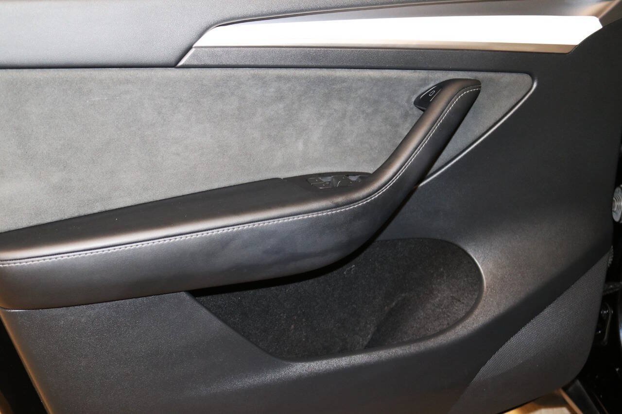 Used 2023 Tesla Model Y Long Range AWD/4WD image 57