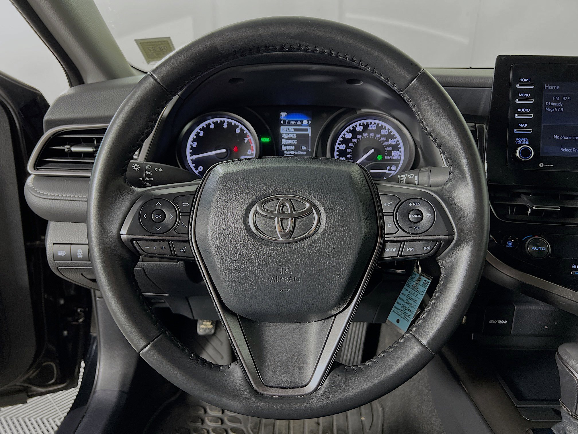 Used 2024 Toyota Camry SE image 12