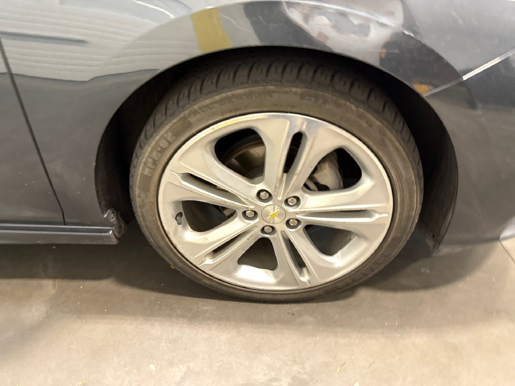 Used 2017 Chevrolet Cruze Premier FWD image 18