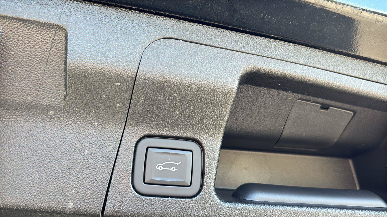 Certified 2023 GMC Acadia SLT w/ Technology Package FWD image 19