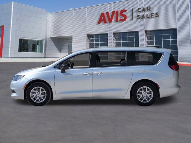 Used 2024 Chrysler Voyager LX image 10