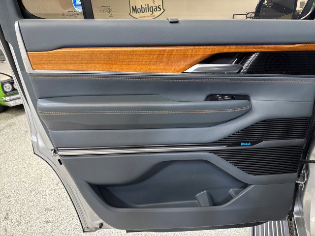 Used 2022 Jeep Grand Wagoneer Series II w/ Premium Group II image 52