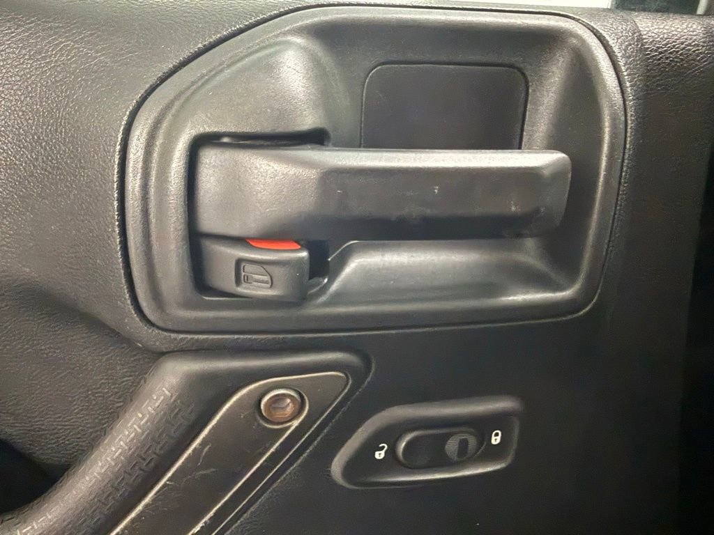 Used 2017 Jeep Wrangler Sport image 29