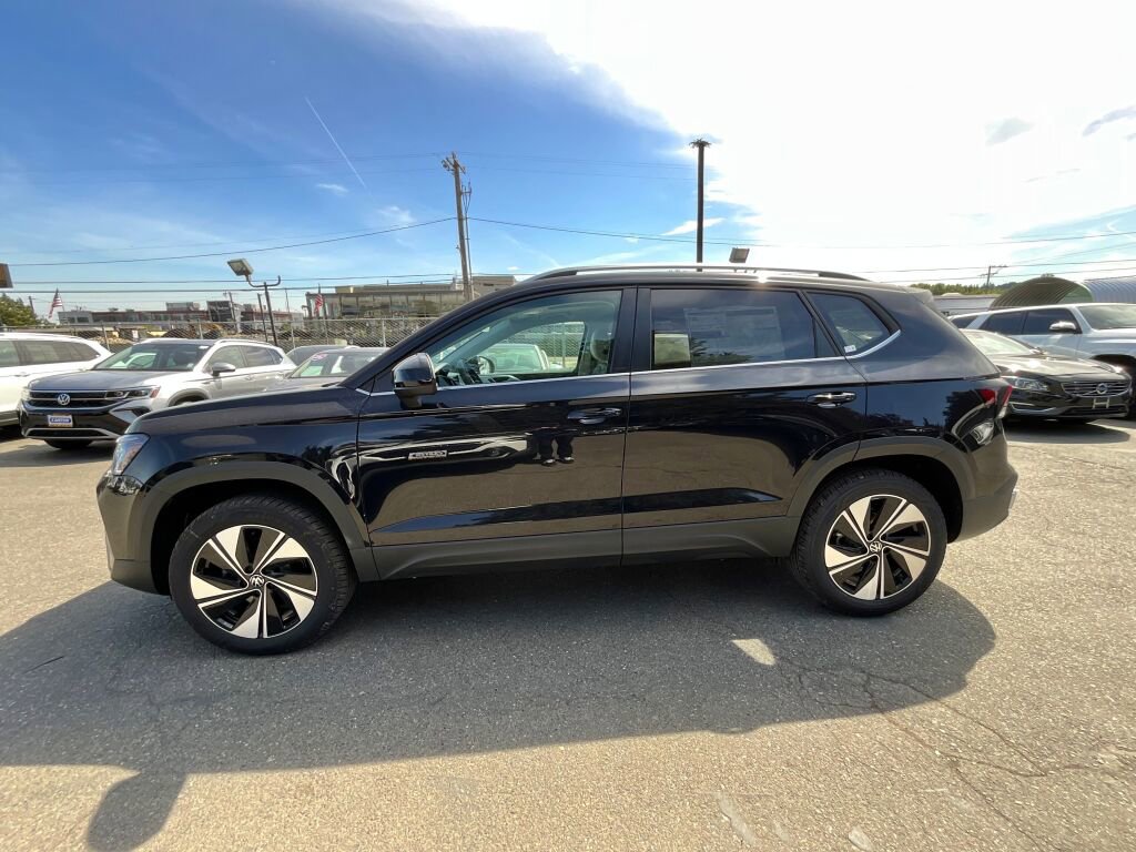 New 2025 Volkswagen Taos SE image 4