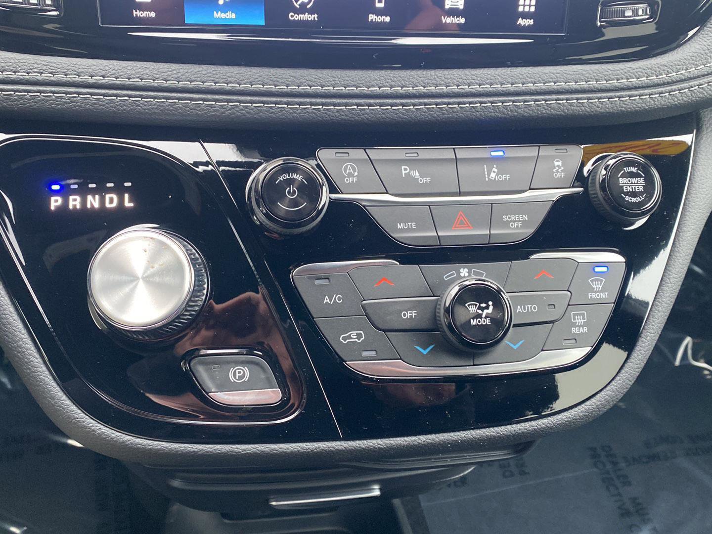 New 2026 Chrysler Pacifica Select image 12