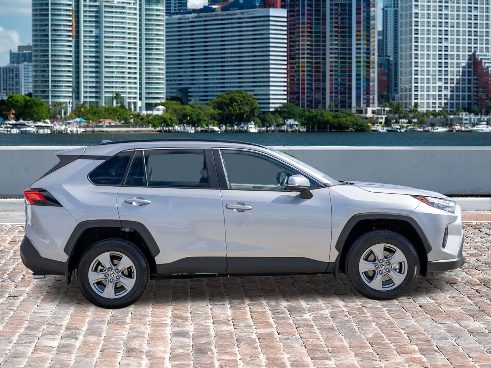 Used 2025 Toyota RAV4 XLE w/ Convenience Package image 4