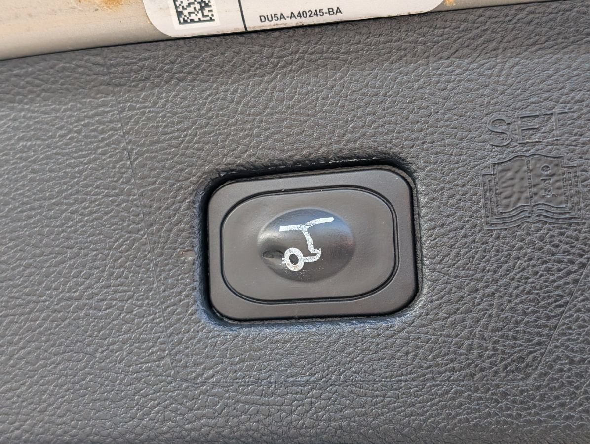 Used 2017 Ford Edge Titanium w/ Equipment Group 301A AWD/4WD image 20