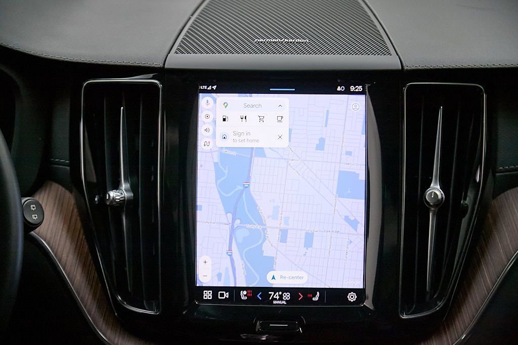 Used 2023 Volvo XC60 B6 Ultimate w/ Protection Package Premier image 30