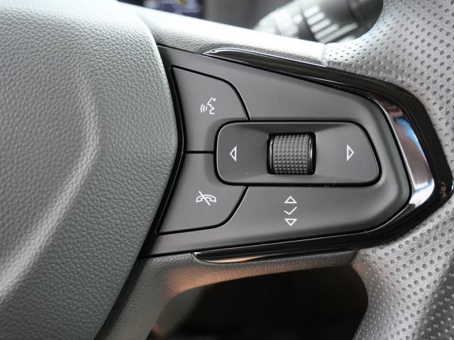 Used 2023 Chevrolet Bolt EUV LT FWD image 27