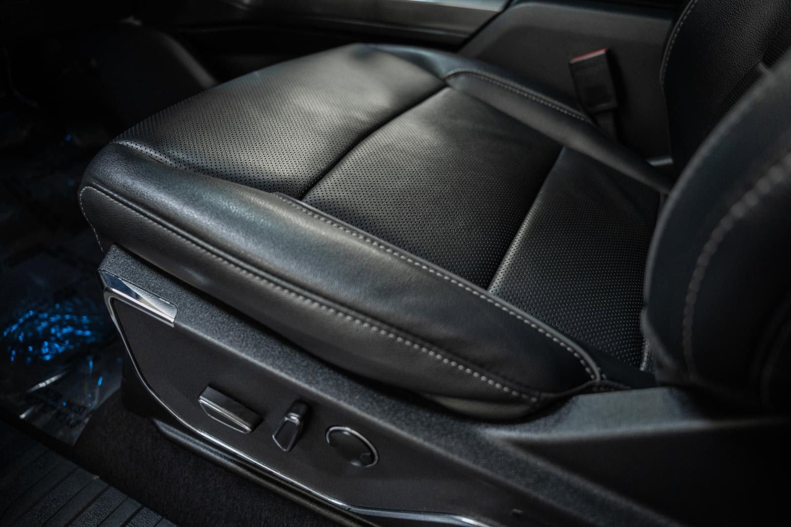 Used 2023 Ford F150 Lariat w/ Equipment Group 502A High image 46