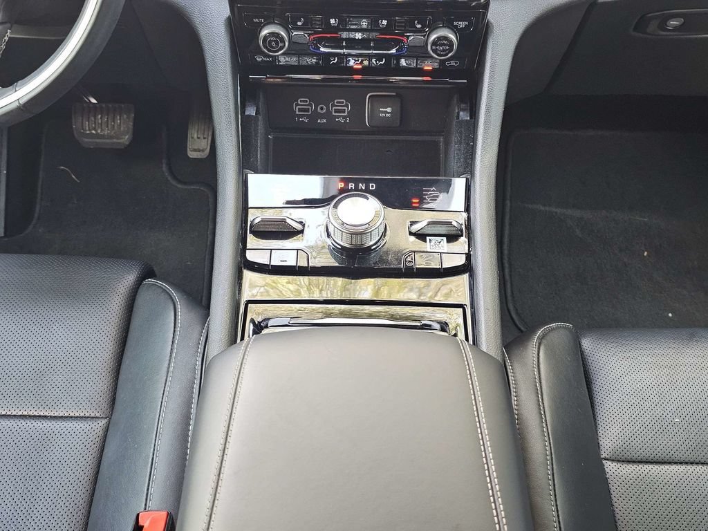Used 2022 Jeep Grand Cherokee Overland w/ Luxury Tech Group IV AWD/4WD image 19