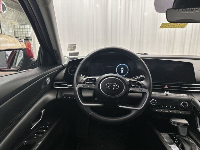Used 2023 Hyundai Elantra SEL w/ Convenience Package FWD image 15