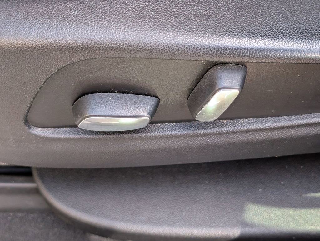 Used 2018 Cadillac XT5 FWD w/ LPO, Wheel Lock Package image 16