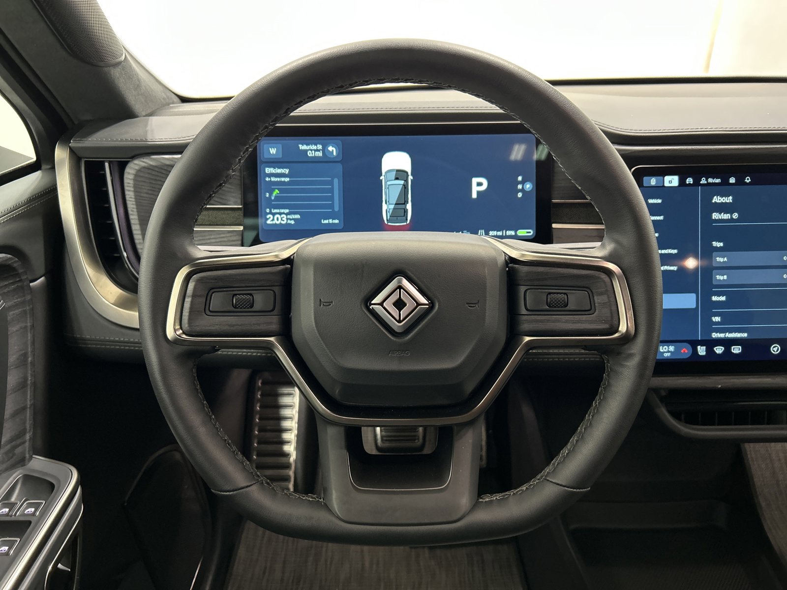 Used 2024 Rivian R1S Adventure image 28