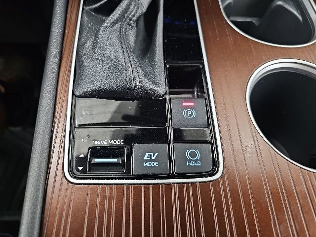 Certified 2023 Toyota Sienna XLE FWD image 23