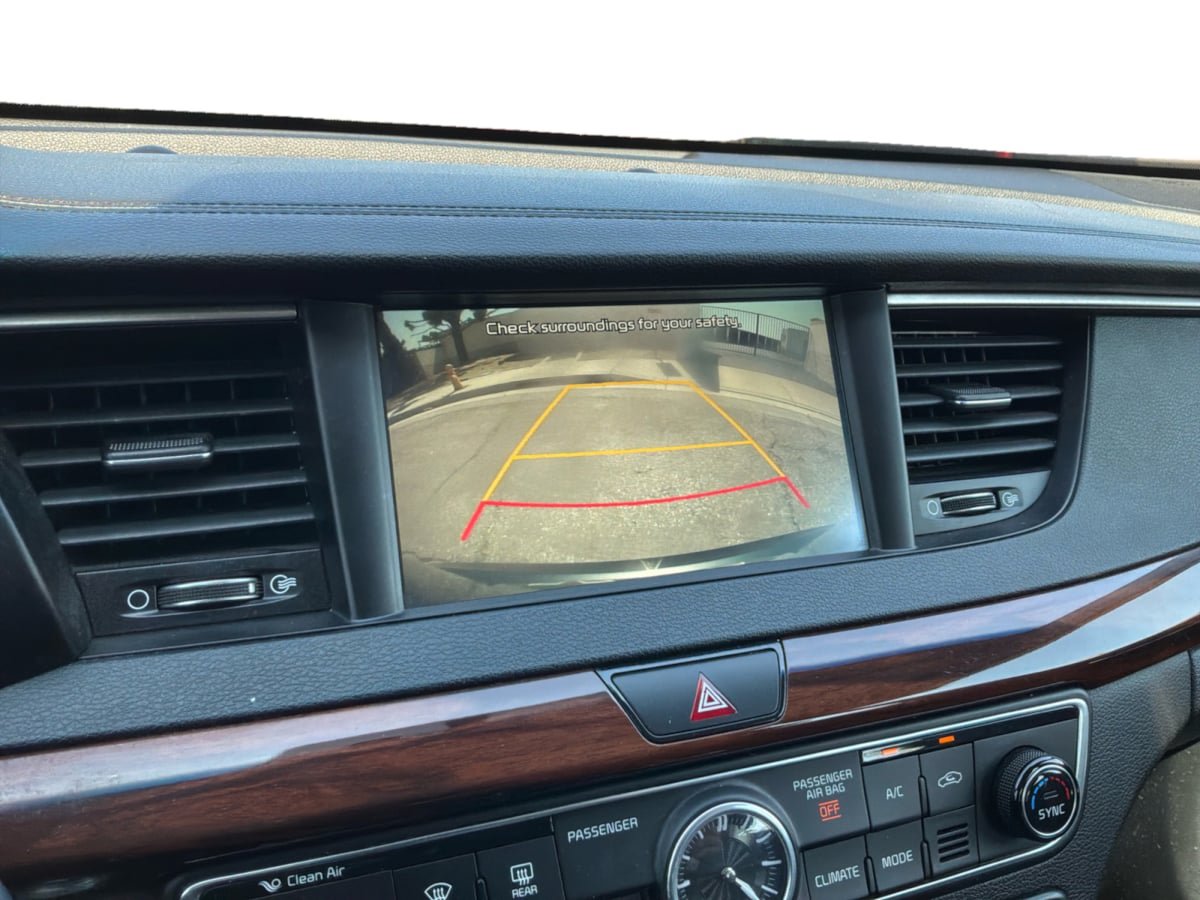 Used 2017 Kia Cadenza Premium w/ Luxury Package FWD image 13