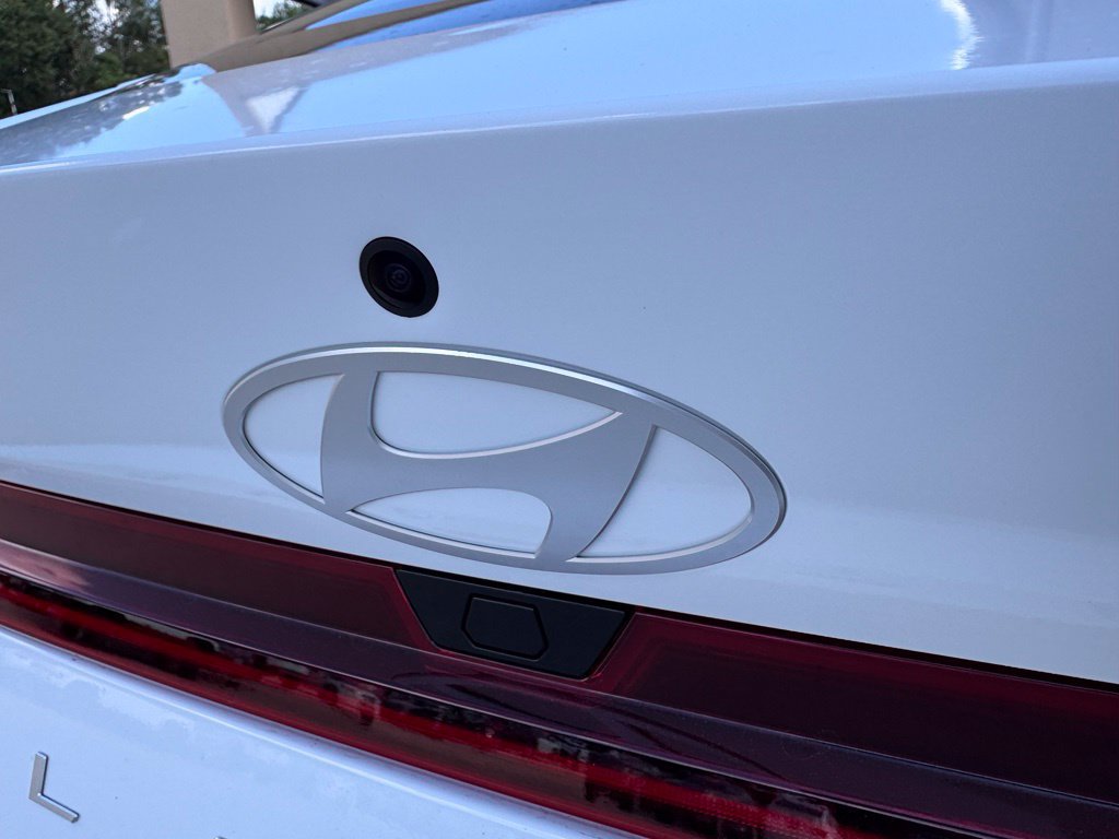 New 2026 Hyundai Elantra Limited FWD image 16