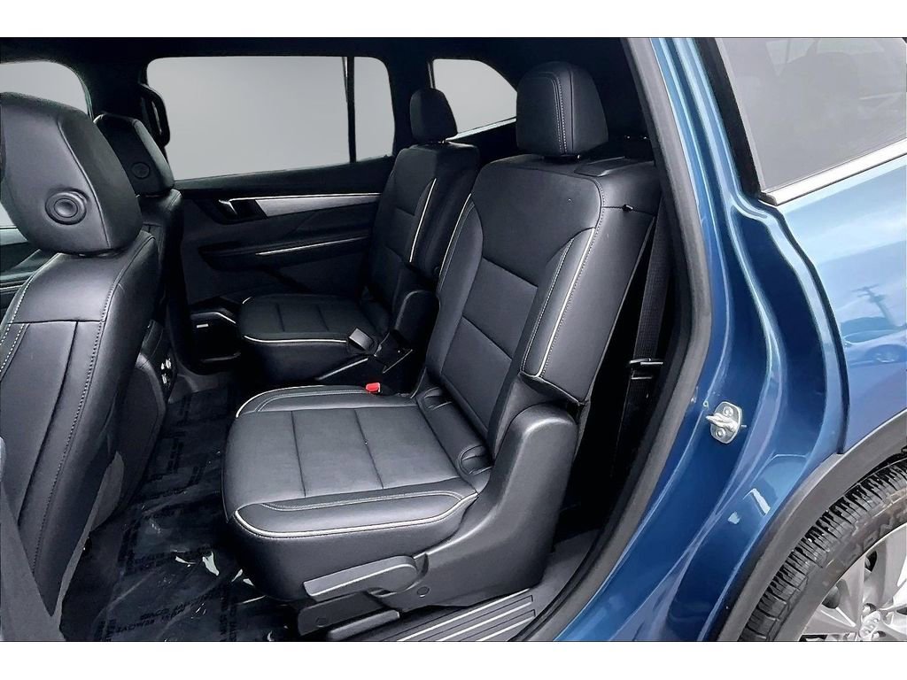 Used 2025 Buick Enclave Preferred AWD/4WD image 22