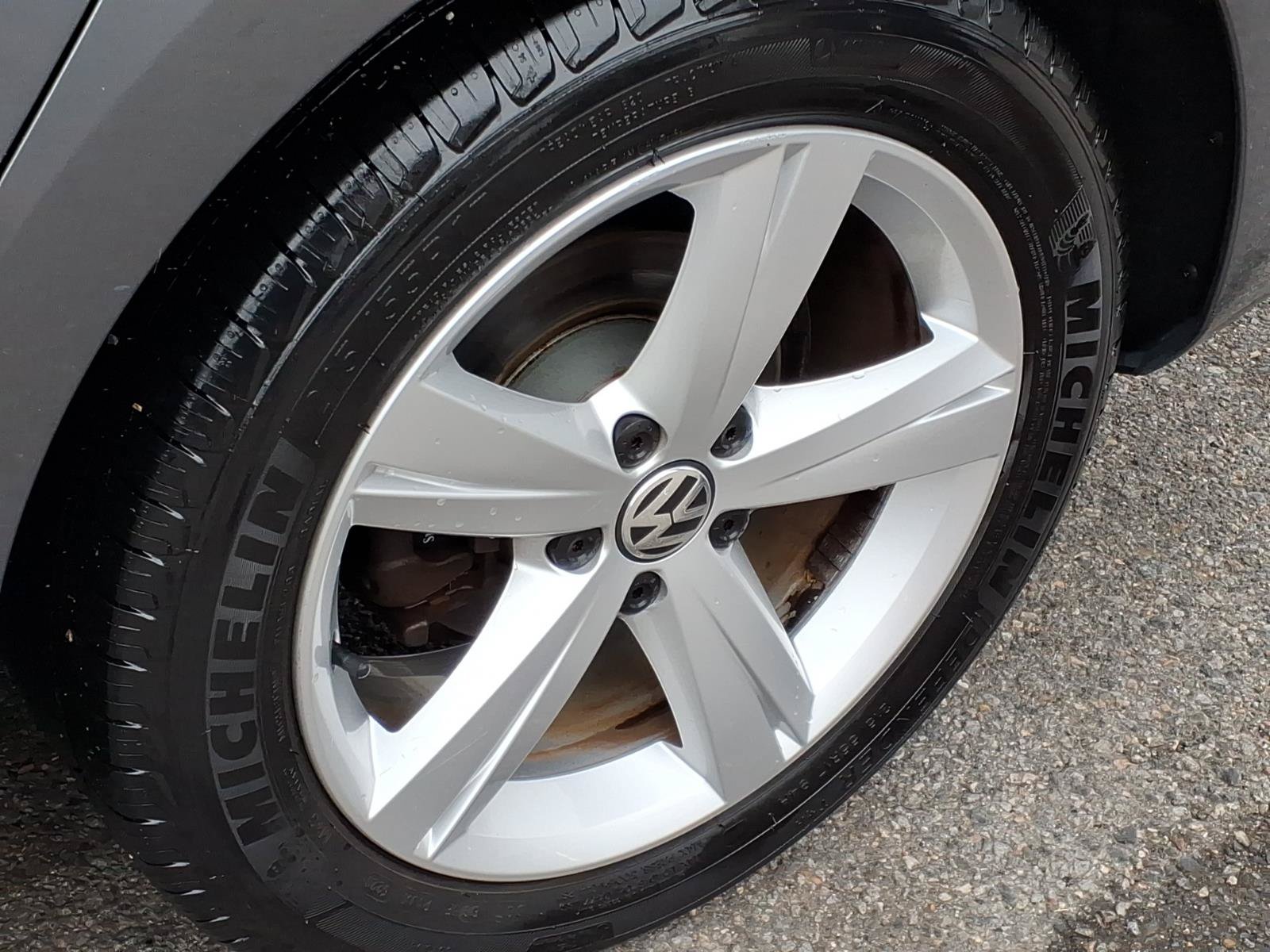 Used 2013 Volkswagen Passat 2.5 SE FWD image 12