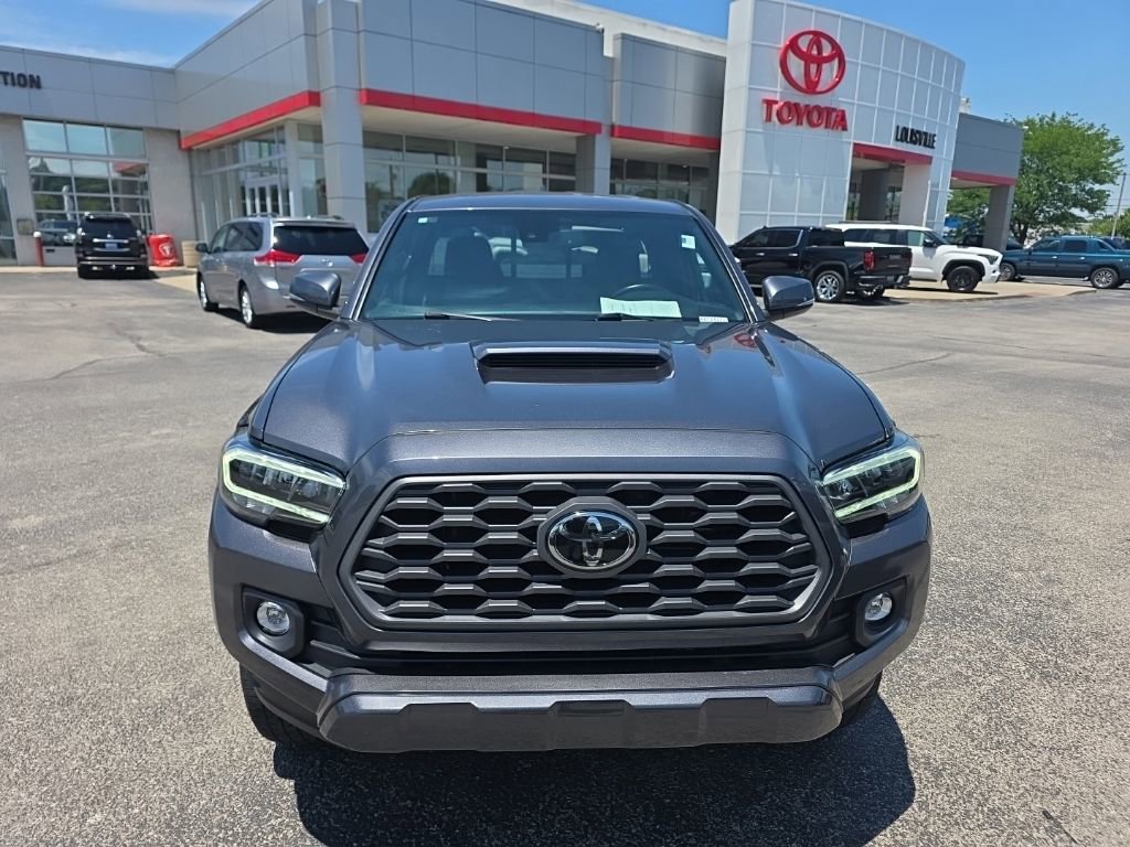 Used 2020 Toyota Tacoma TRD Sport w/ TRD Premium Sport Package AWD/4WD image 2