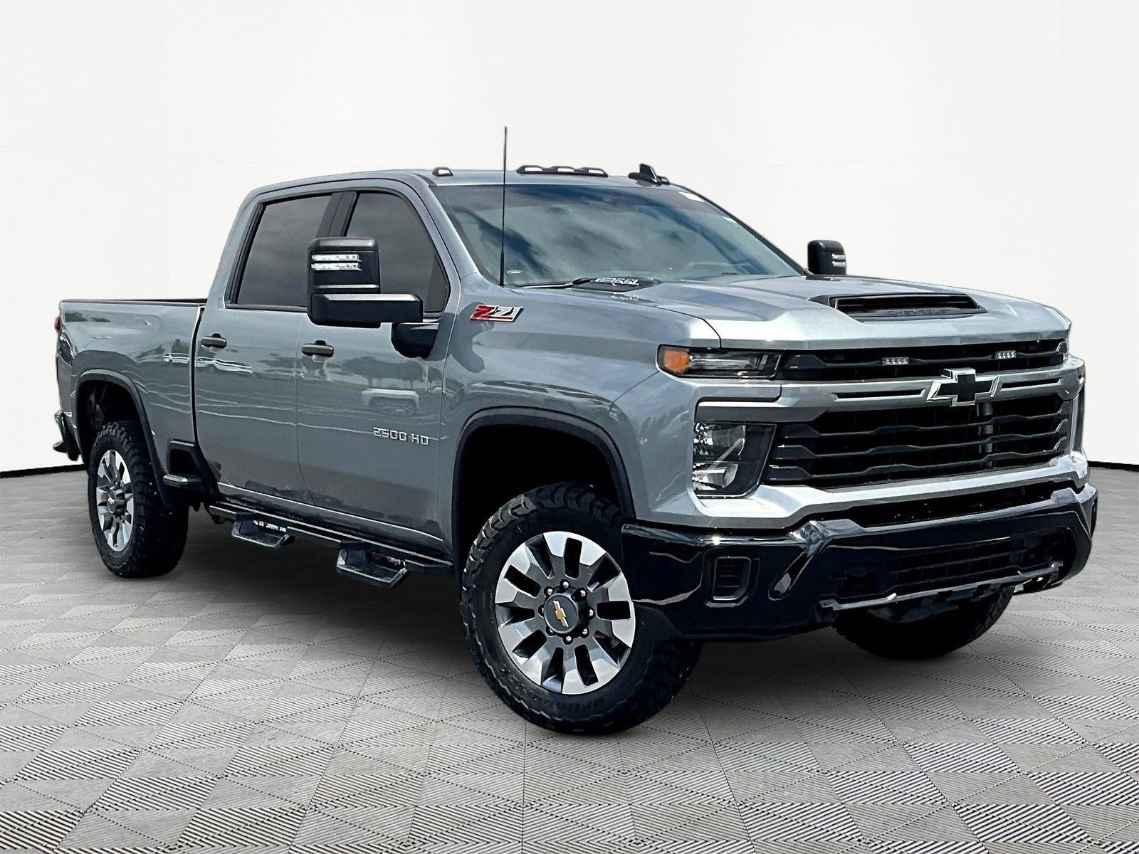 Used 2024 Chevrolet Silverado 2500 Custom w/ Custom Value Package AWD/4WD image 3