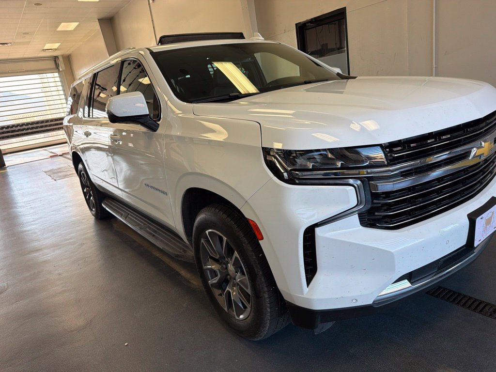 Used 2024 Chevrolet Suburban LT w/ LT Signature Plus Package AWD/4WD image 1