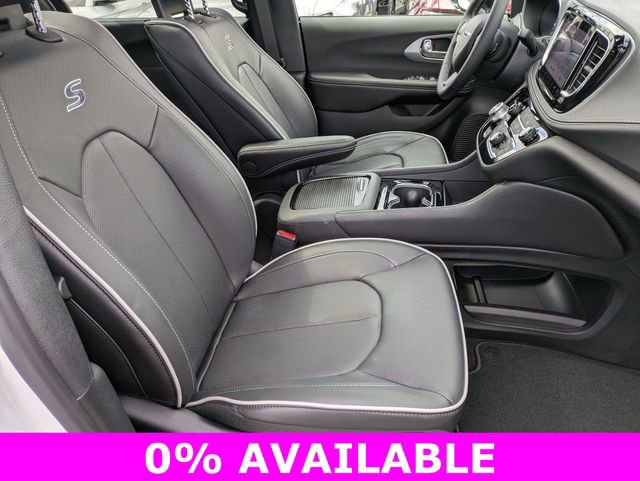 New 2026 Chrysler Pacifica Limited image 32